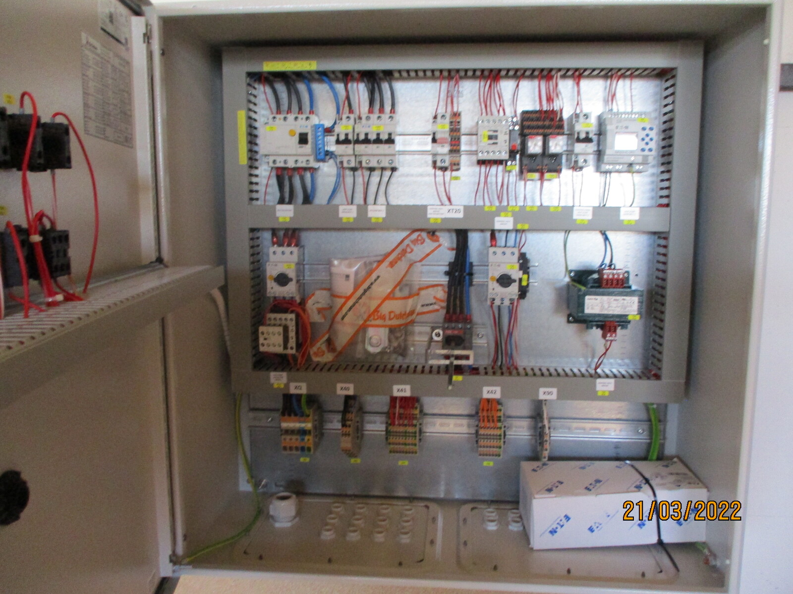 Switch cabinet egg cross collection